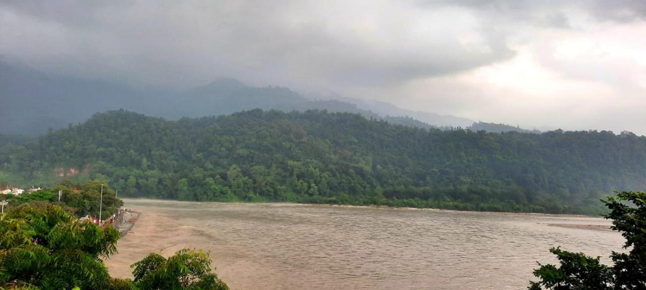 Meeram Ganga, A Heritage Stay By The Ganges At Triveni Ghat Rishikesh Bagian luar foto