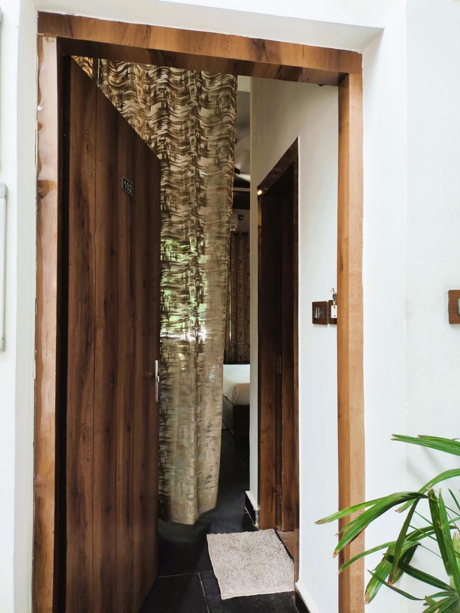 Meeram Ganga, A Heritage Stay By The Ganges At Triveni Ghat Rishikesh Bagian luar foto