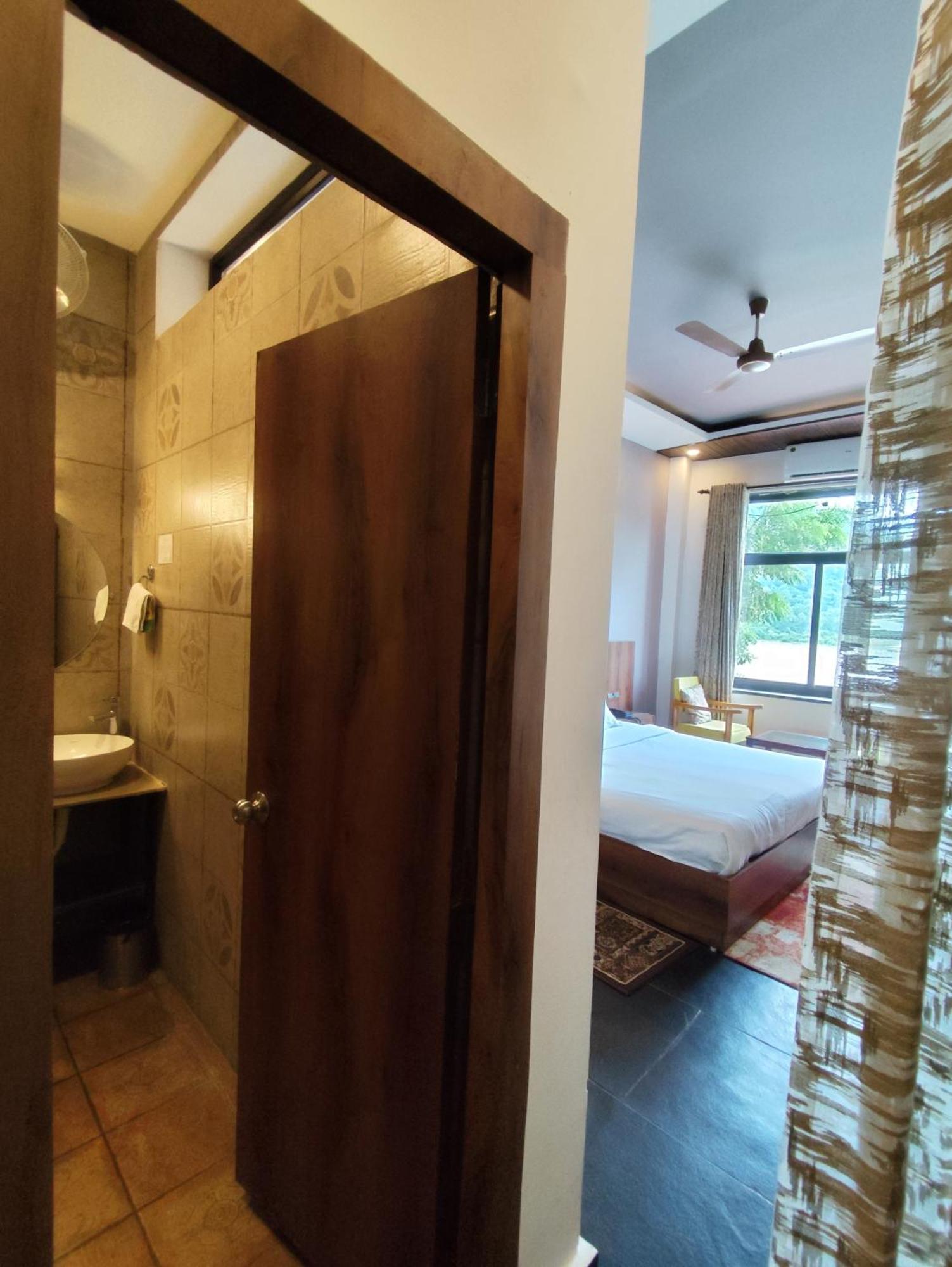 Meeram Ganga, A Heritage Stay By The Ganges At Triveni Ghat Rishikesh Bagian luar foto